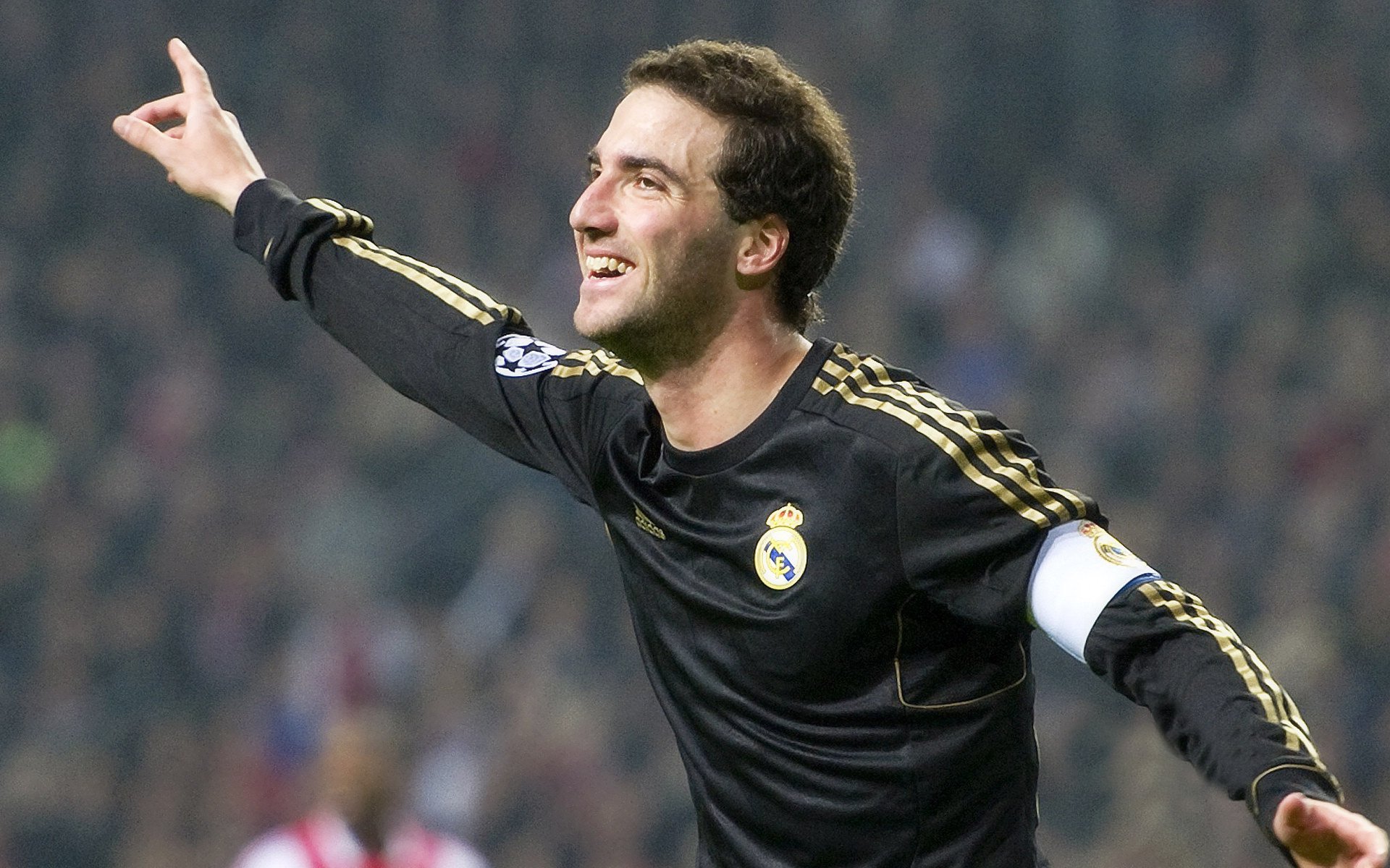 维尼修斯爆发撕裂防线，尤文式火力压制哥伦比亚