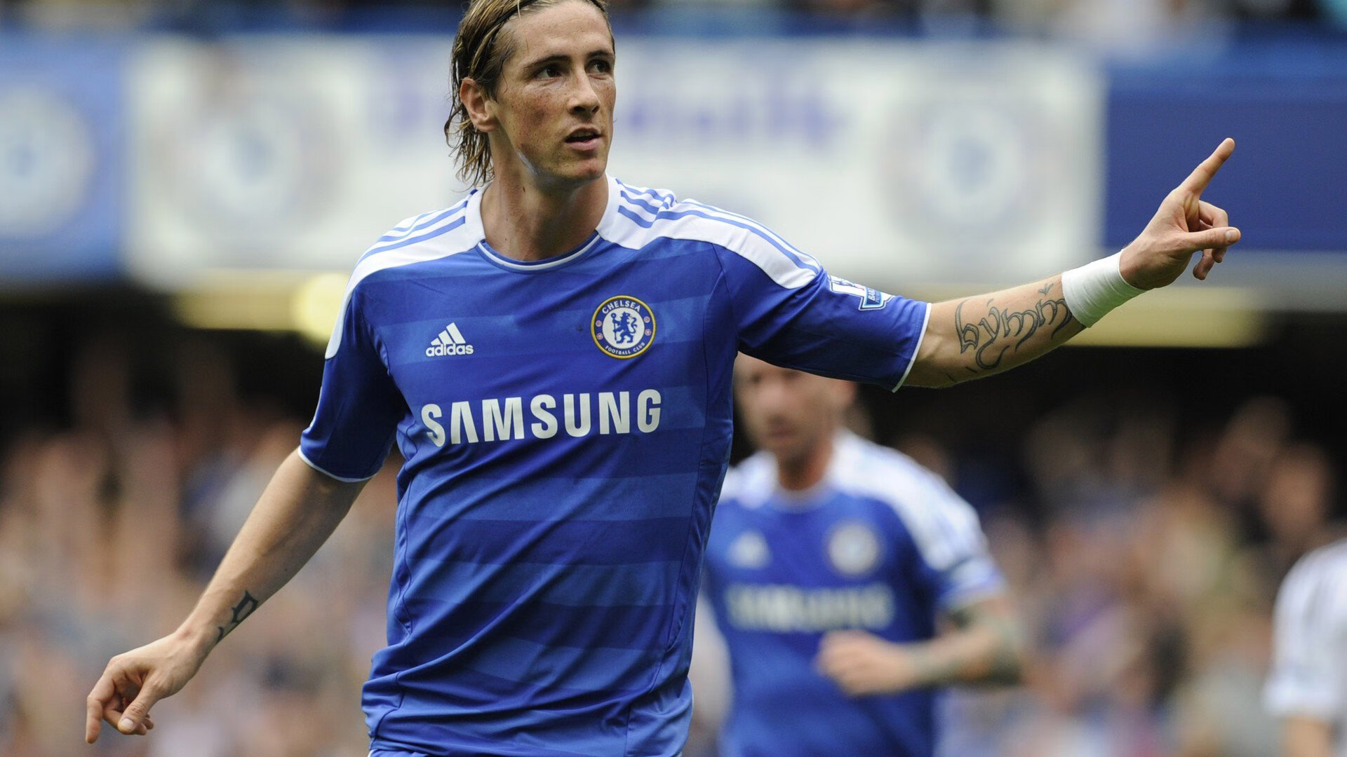 F1年度争冠焦点战，巴拉圭粉碎曼城，一场超越体育的隐喻